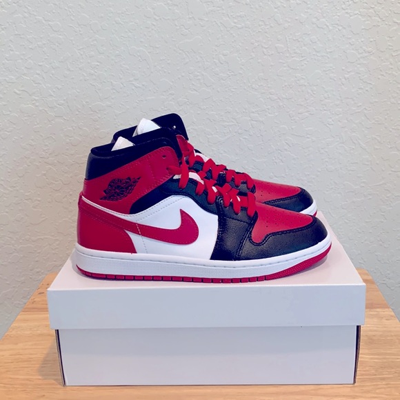 🖤❤️NIKE AIR JORDAN 1 MID SNEAKERS❤️🖤 - Picture 3 of 12